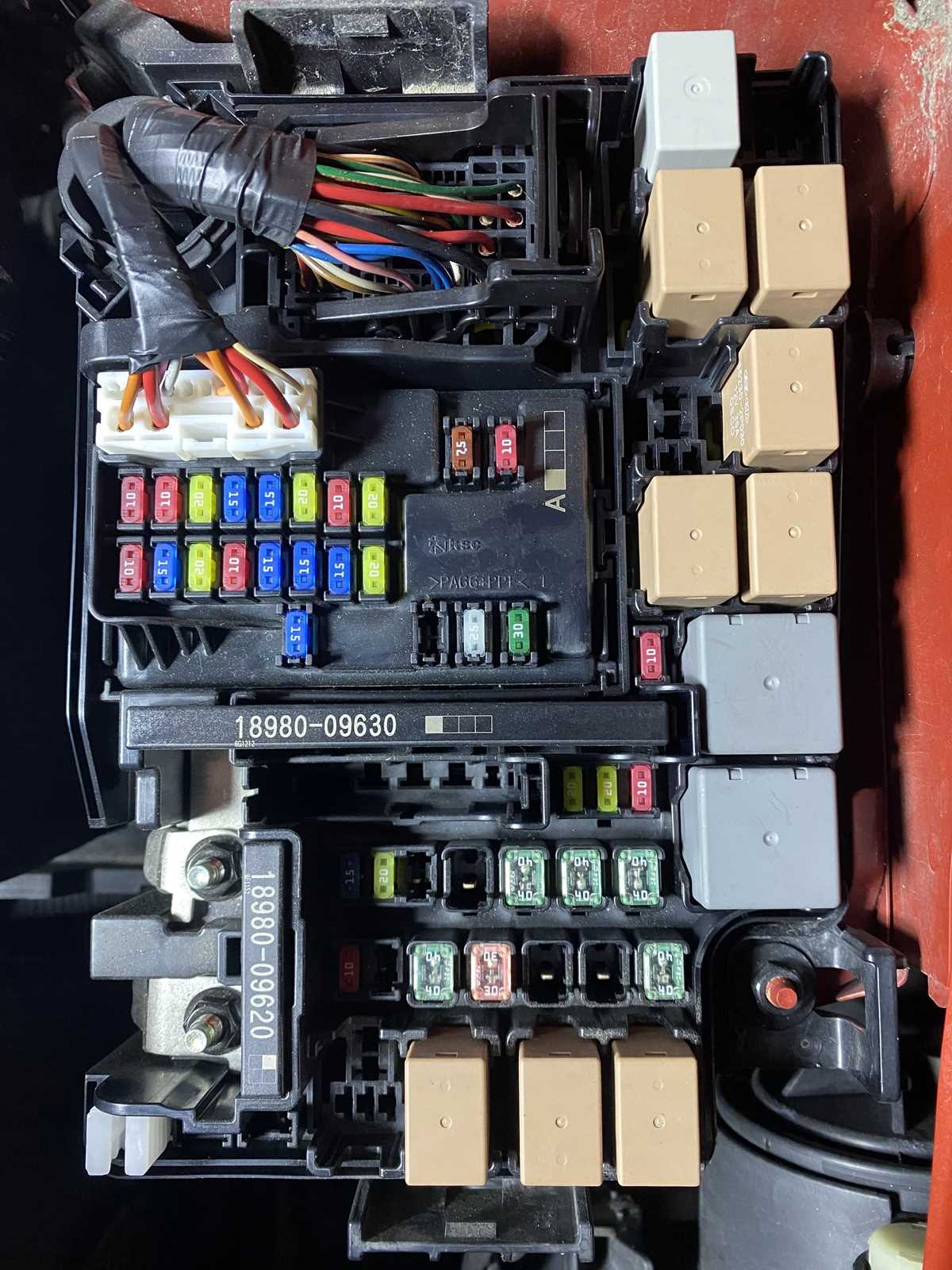 how to read a car fuse box diagram
