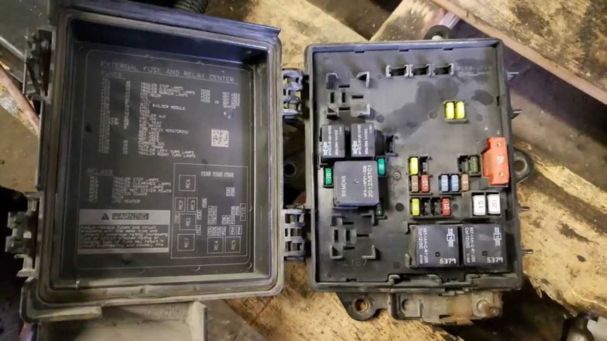 mack gu813 fuse diagram