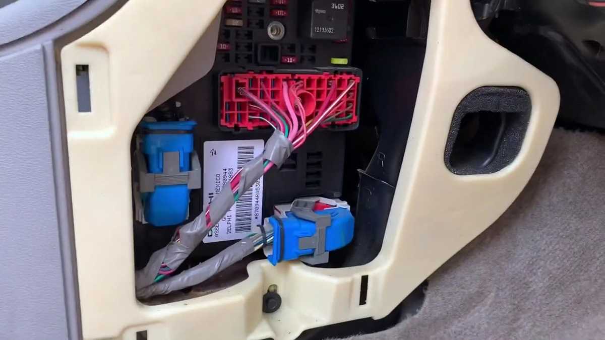 2007 chevy cobalt interior fuse box diagram