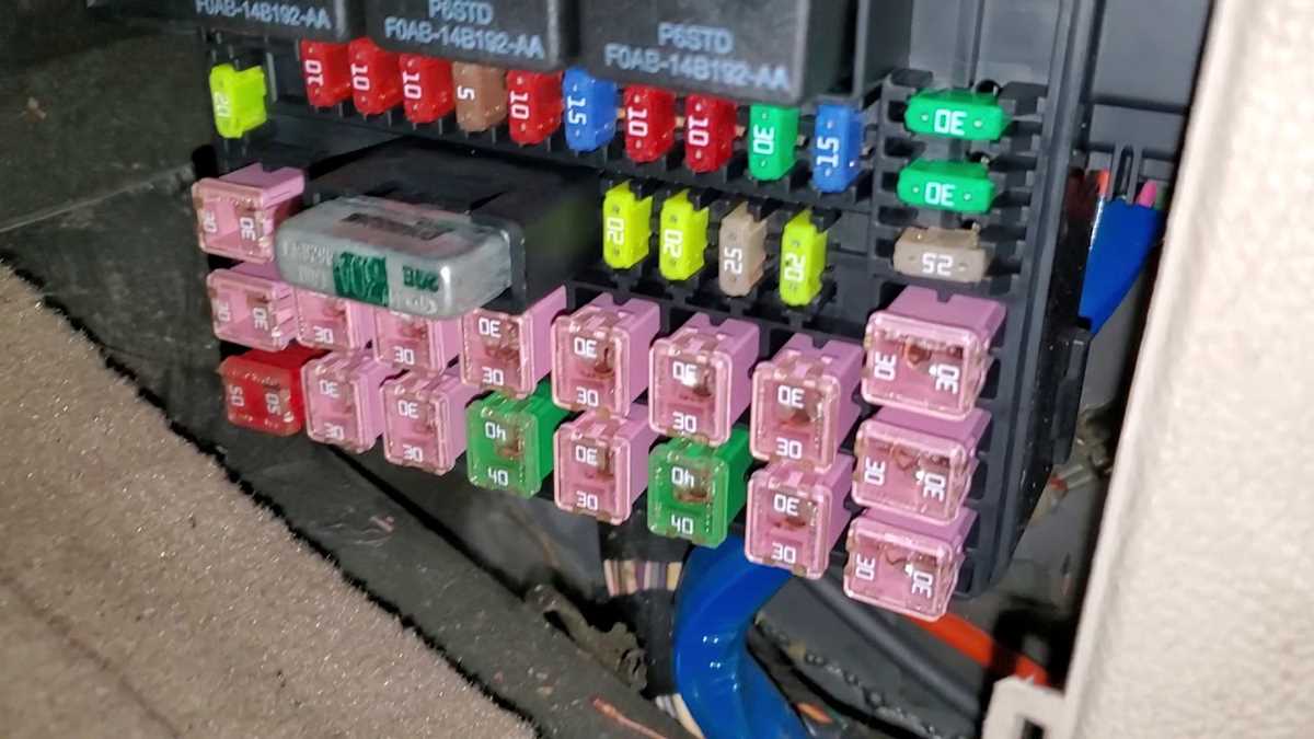 2001 lincoln navigator fuse box diagram