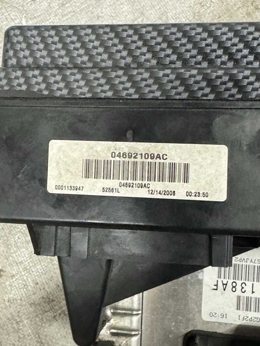07 jeep grand cherokee srt8 underhood fuse box diagram