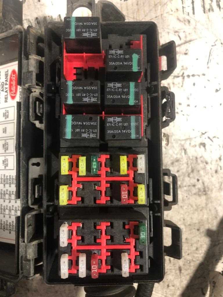 peterbilt 589 fuse box diagram
