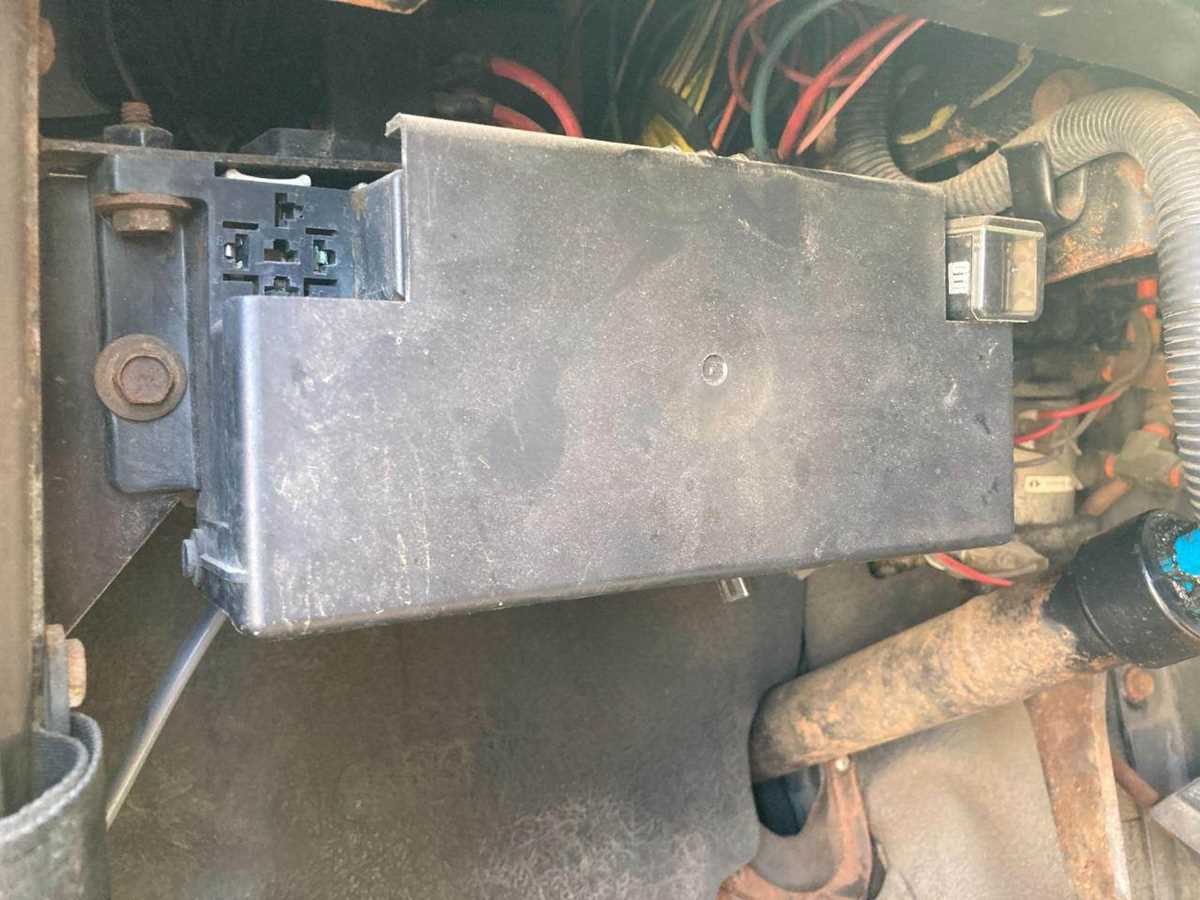 international 4900 fuse box diagram