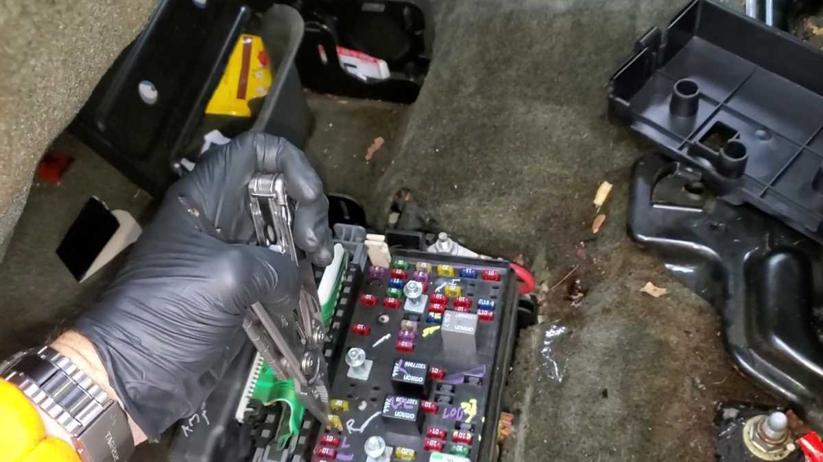 2002 chevy trailblazer interior fuse box diagram