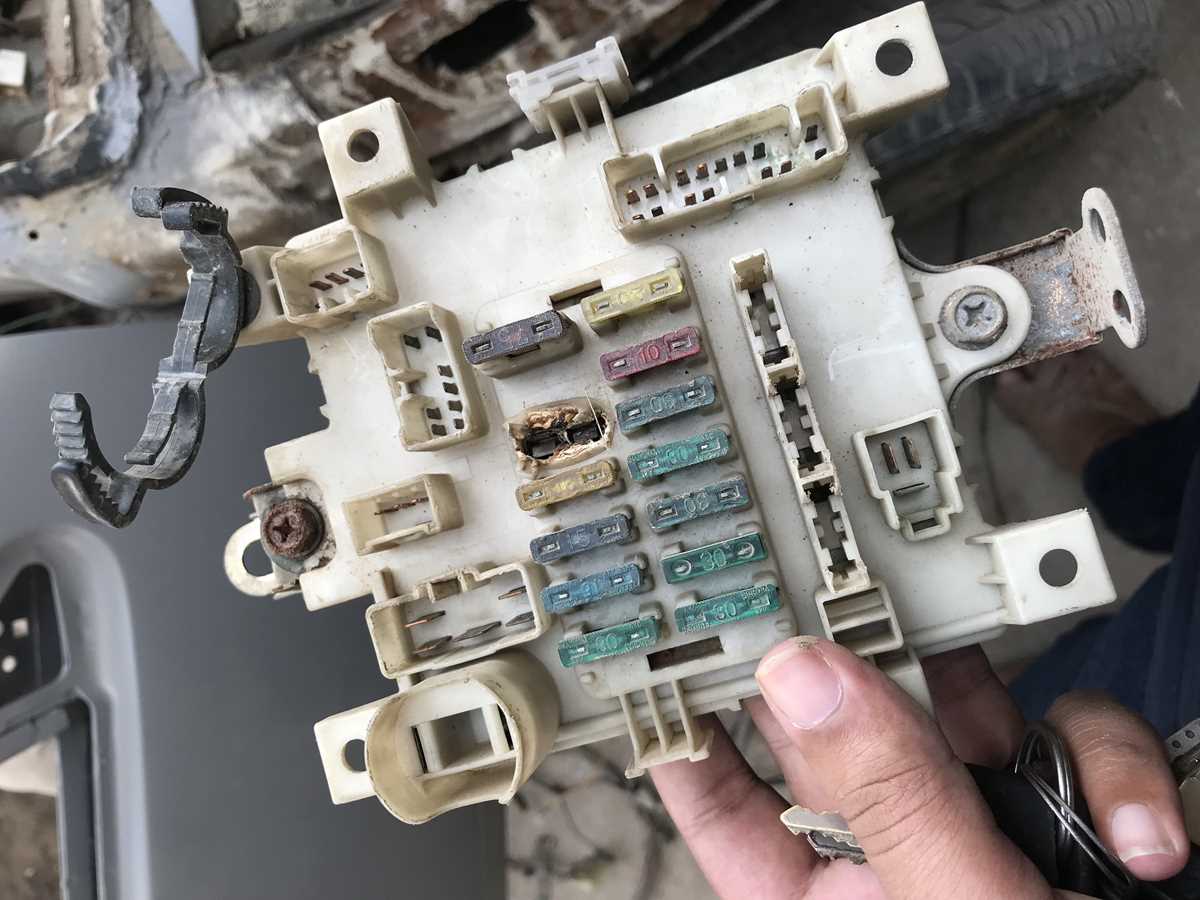 suzuki cultus fuse box diagram