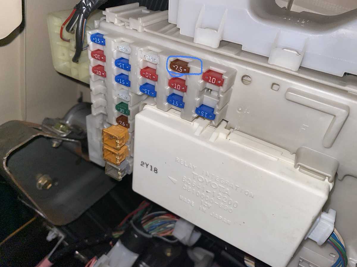 toyota corolla 2005 fuse diagram