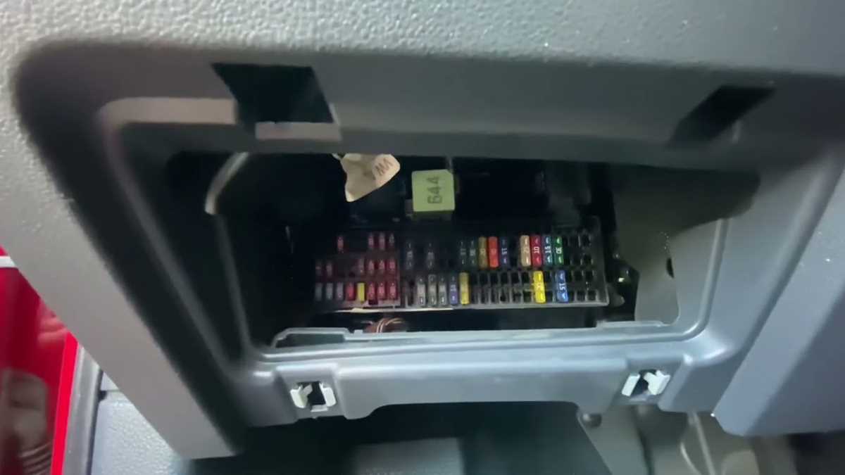 volkswagen jetta 2013 fuse box diagram
