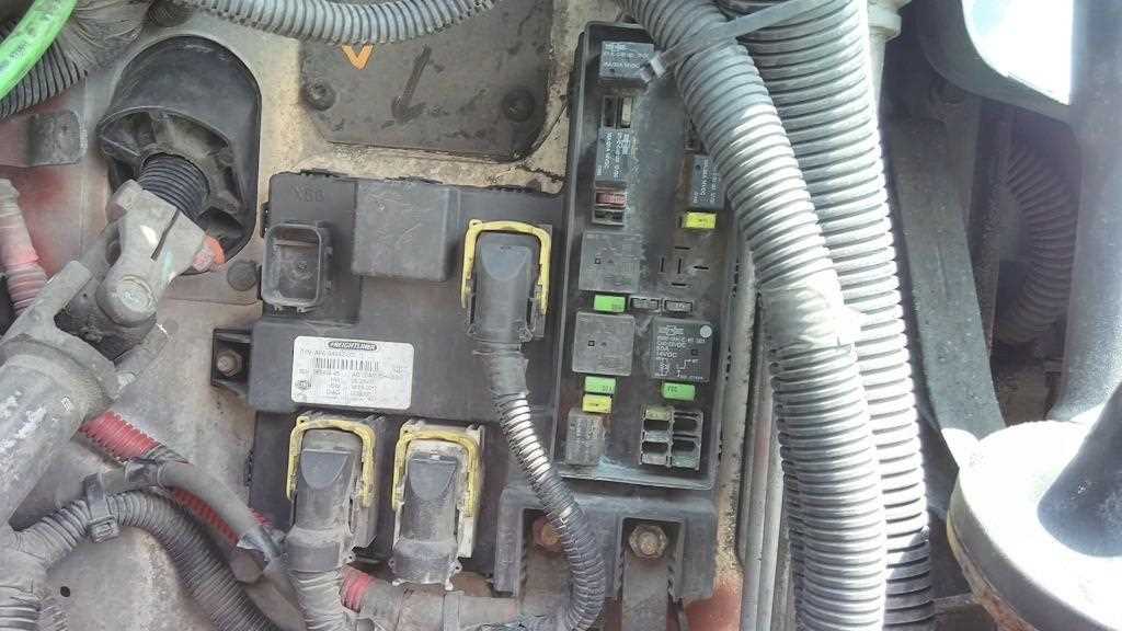 2016 freightliner cascadia trailer fuse box diagram