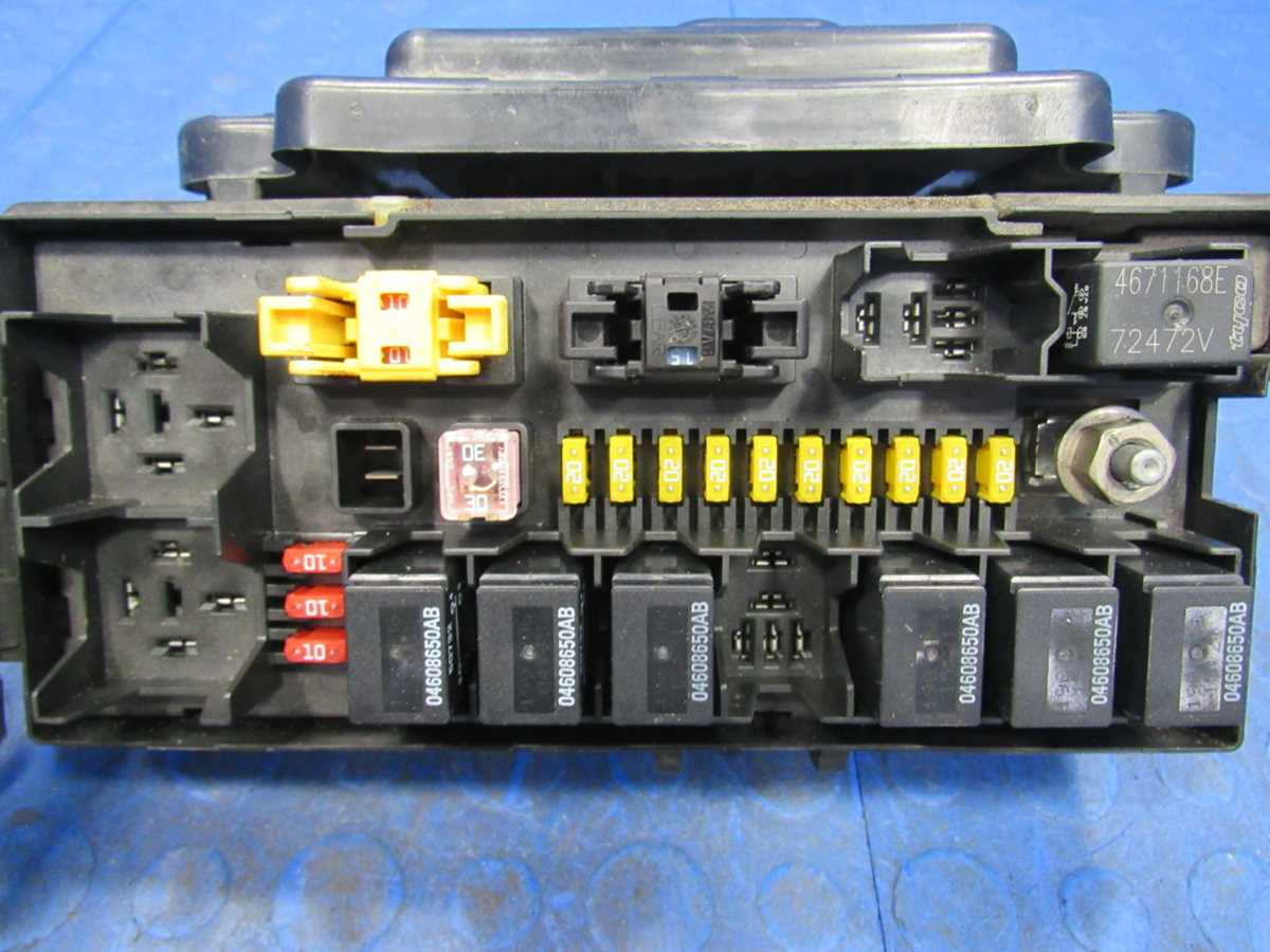 2006 jeep commander under dash fuse diagram