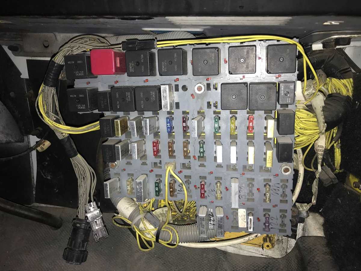 2000 freightliner classic fuse box diagram