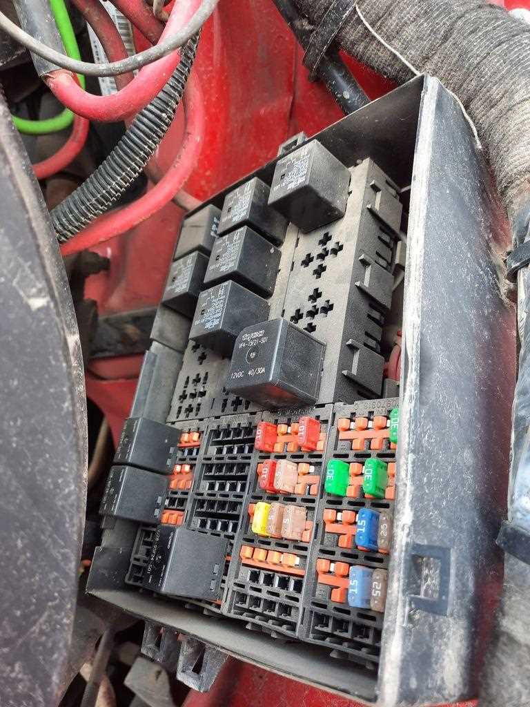 international 8600 fuse box diagram