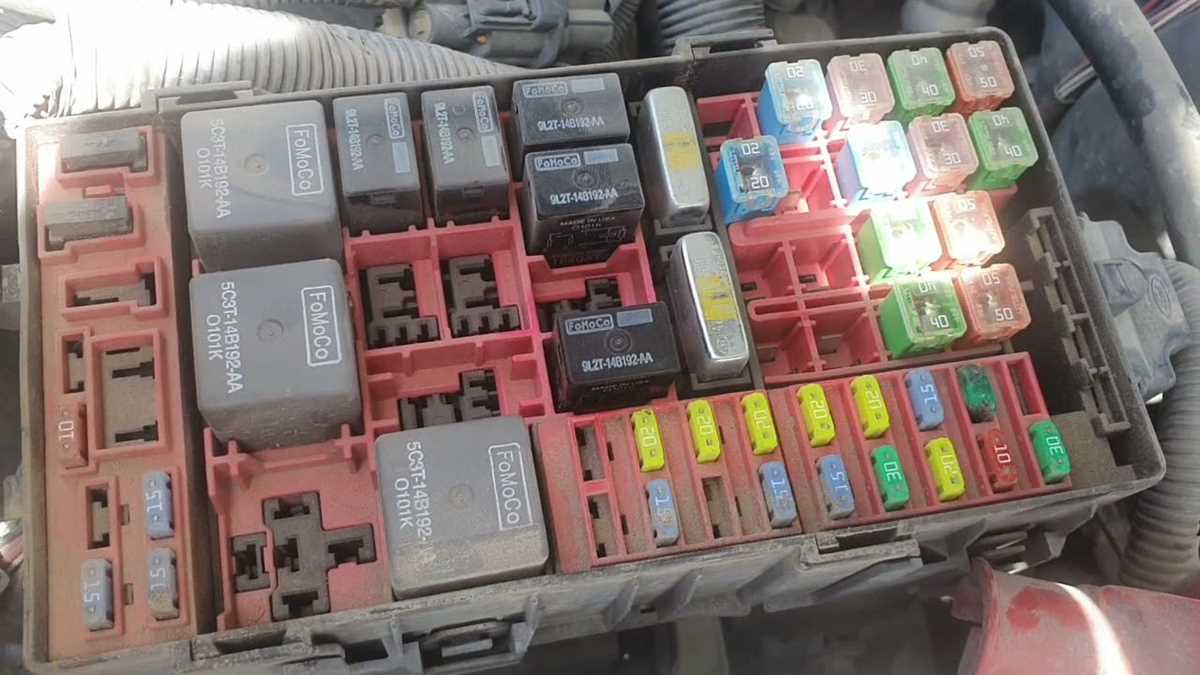 2000 town car fuse diagram